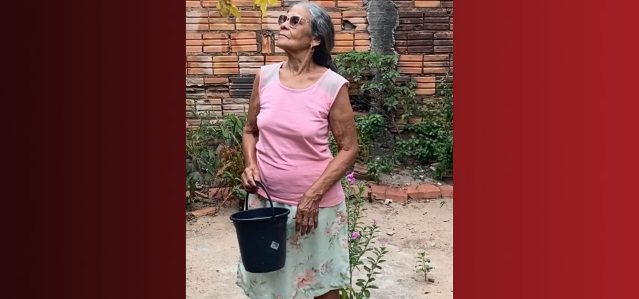 Idosa de 82 anos reclama que está sem água há mais de 15 dias