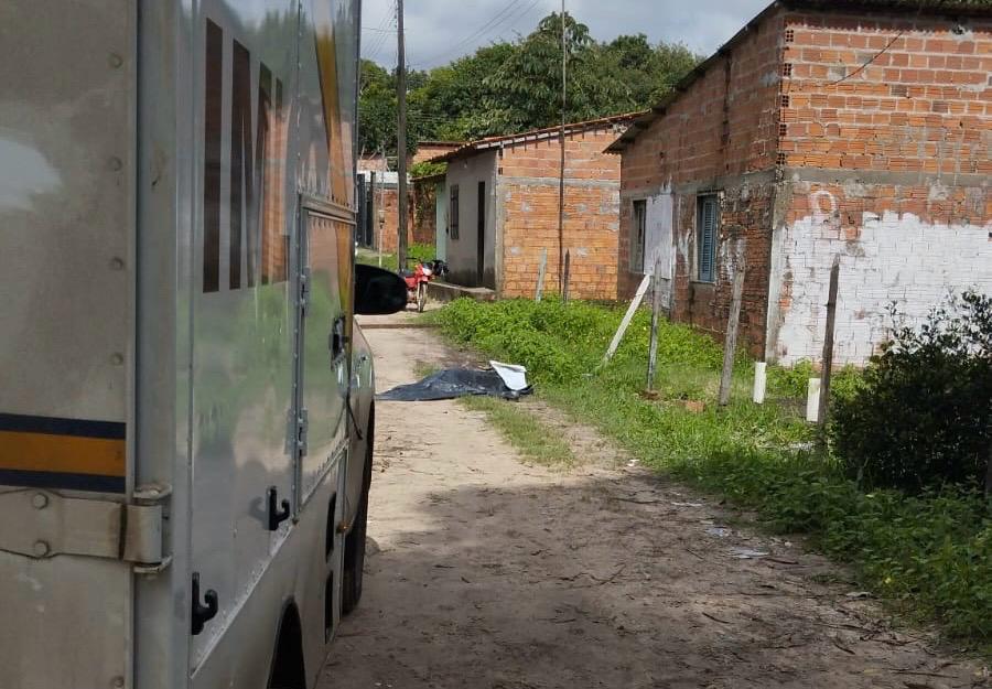 Homem é executado a tiros e facadas horas depois de matar outra pessoa