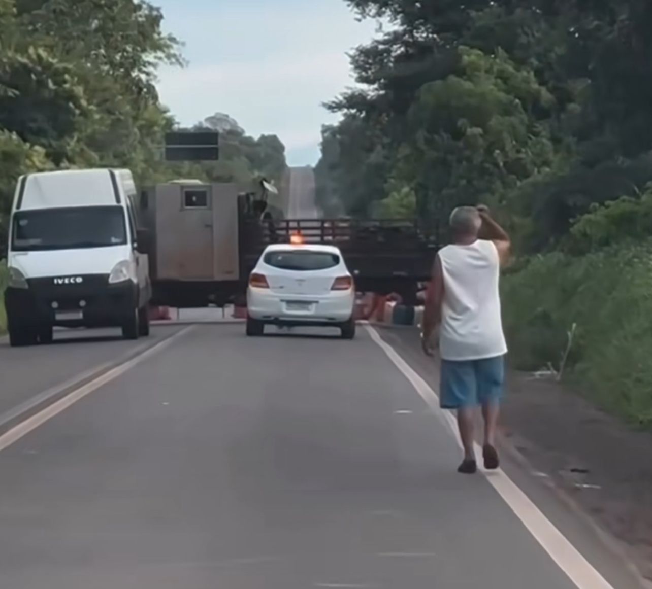 Ponte sobre o Rio Natividade é totalmente interditada na BR-010