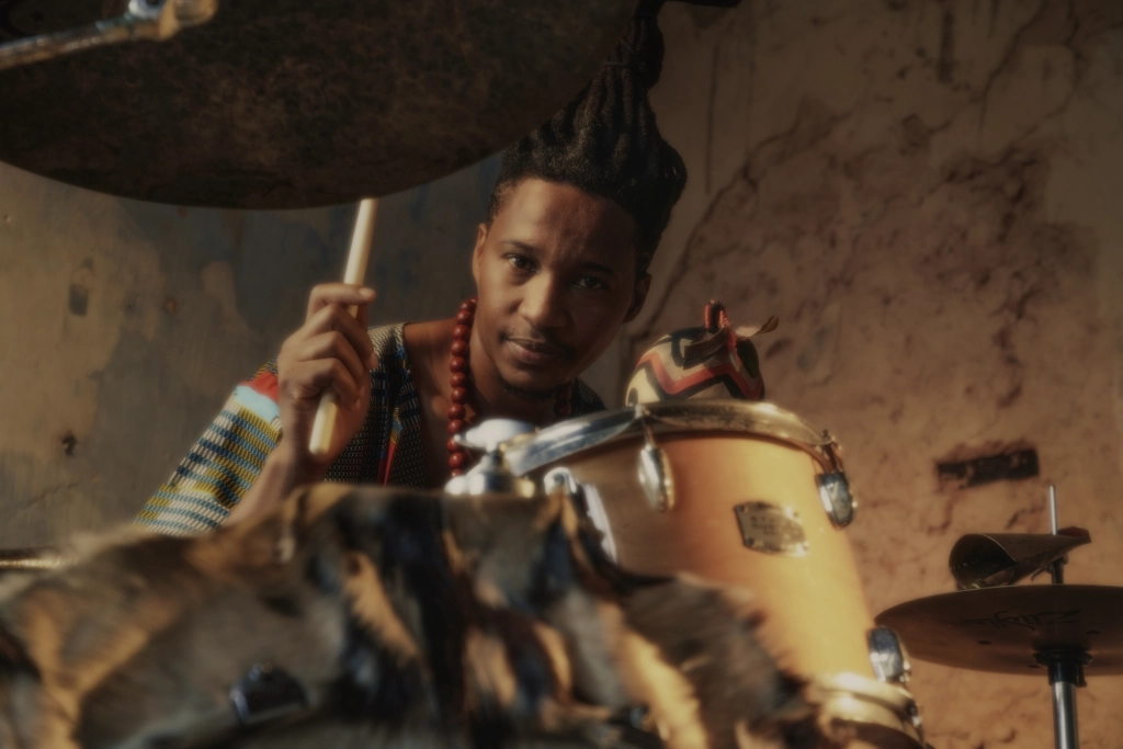 Artista leva a musicalidade do Maranhão para Paris com o show “Emaranhado”